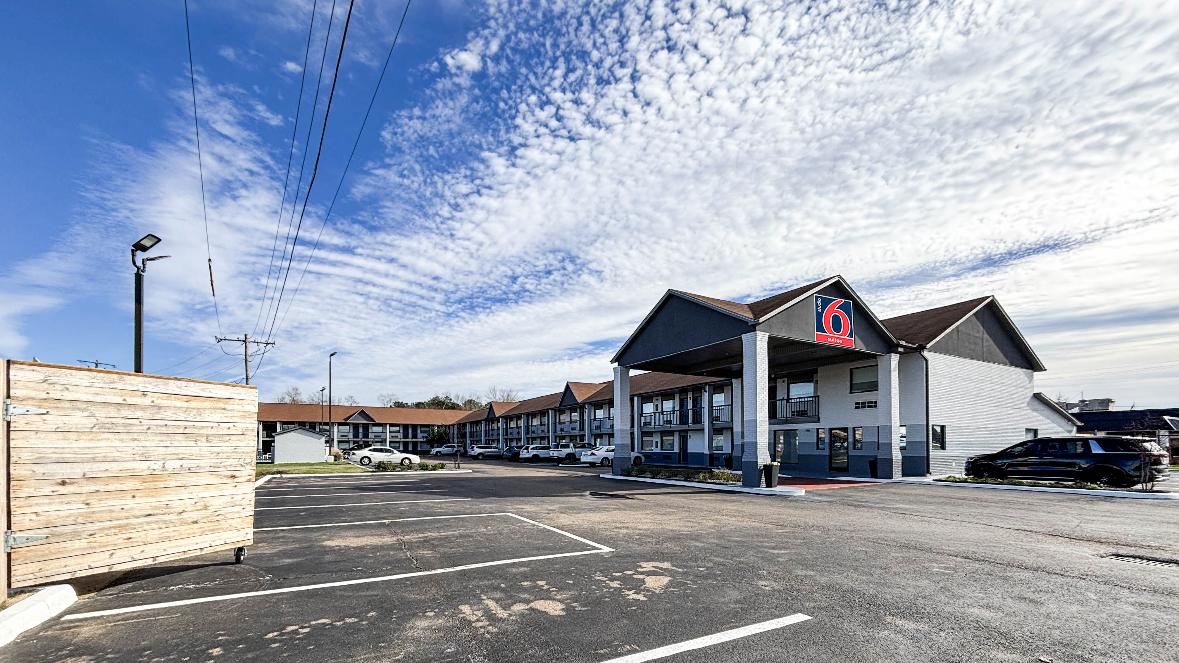 Studio 6 Suites Richland, MS / Jackson, OYO Hotels Jackson, Book @ $65