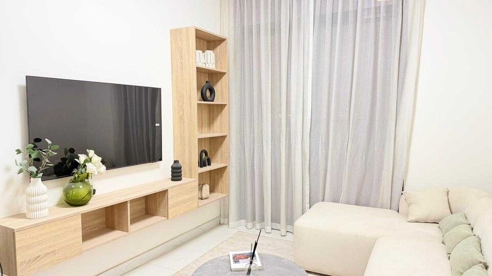 Premium Apartment at Equiti Gates with Pool & Gym Jebel Ali, Discovery Garden Dubai, Dubai