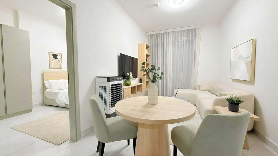 Luxury Apartment with Pool Gym & Free Parking at Equiti Gates Jebel Ali, Discovery Garden Dubai, Dubai