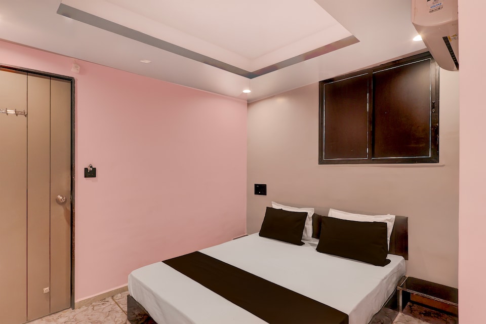 SPOT ON SBL HOTEL ROOMS, Textile Market Surat, Surat