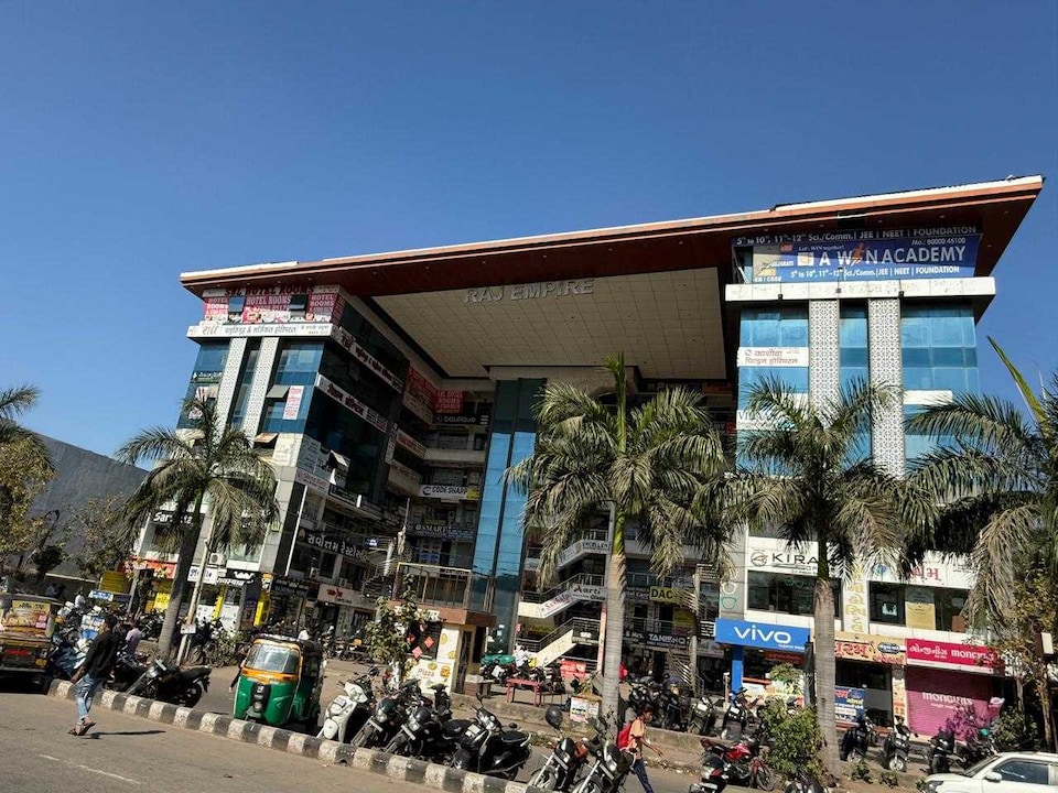 SPOT ON SBL HOTEL ROOMS, Textile Market Surat, Surat