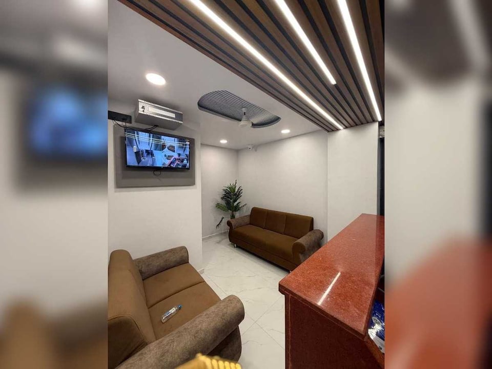 SPOT ON SBL HOTEL ROOMS, Textile Market Surat, Surat