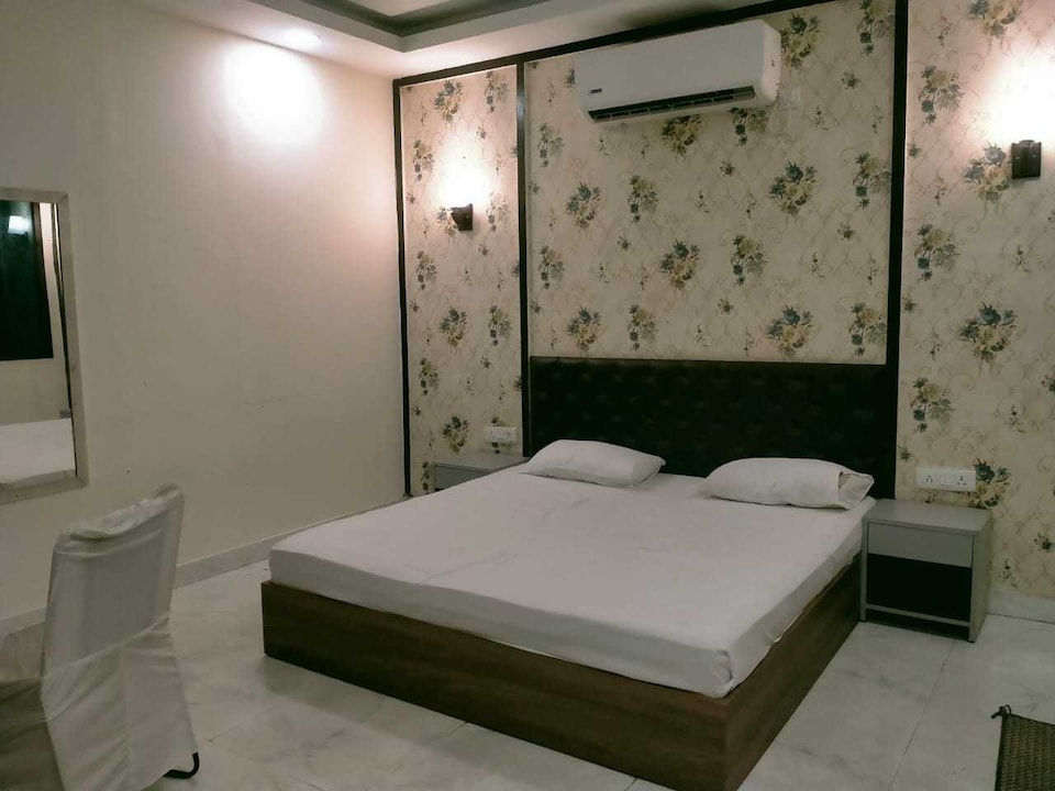 Hotel O HEAVEN HOTEL, Ghaziabad City, Ghaziabad