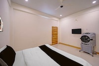 SPOT ON Hotel Mahek inn