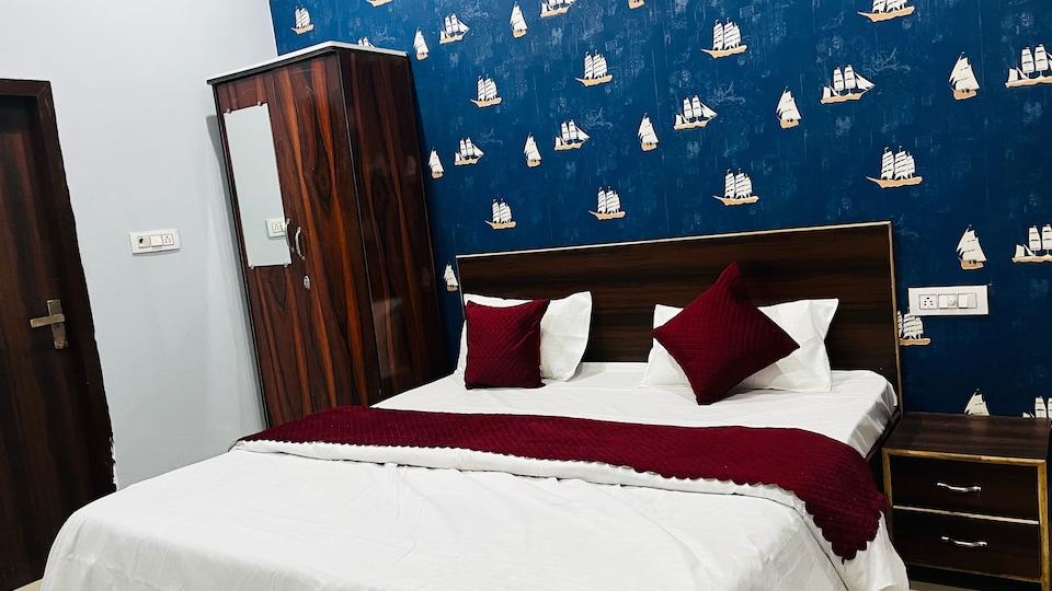 Collection O Sunrakh Road Crossway Formerly Shri Mukund Dham, Iskcon Vrindavan, Vrindavan