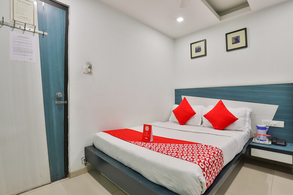 OYO 13398 Hotel Relish, Alkapuri Vadodara, Vadodara