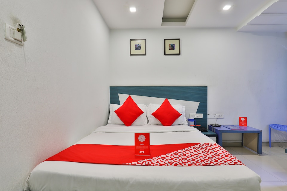OYO 13398 Hotel Relish, Alkapuri Vadodara, Vadodara