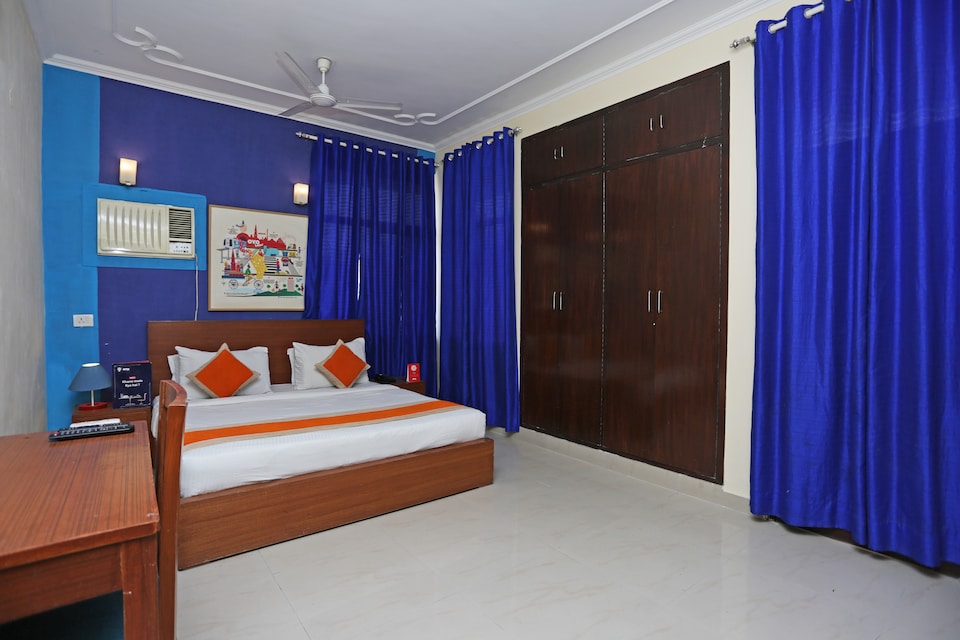 OYO 13403 petals elite, Noida City Metro, Noida