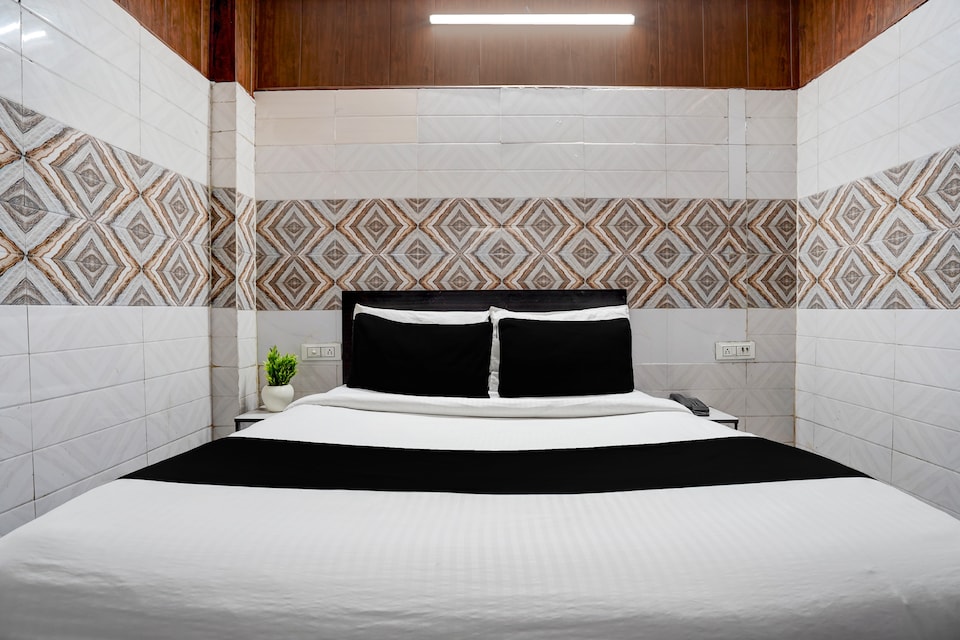 Collection O Hindon Airport Ghaziabad, Vaishali Kaushambi Metro, Ghaziabad