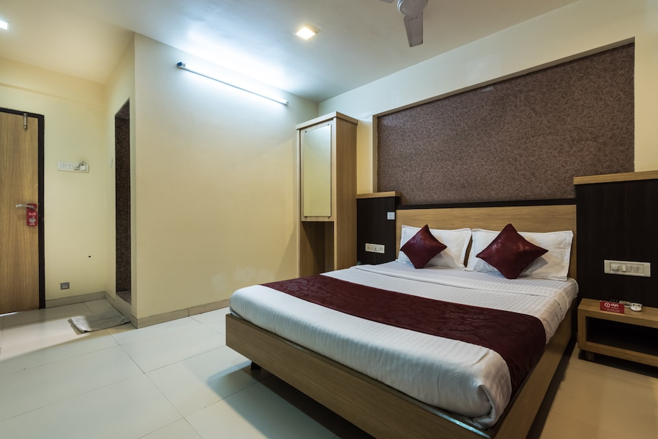 OYO 2570 होटल रिषी रेजीडेंसी, Mumbai-Airoli-Ghansoli-KoperKhairane, मुंबई