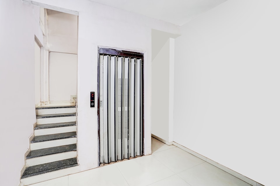 Collection O Rajpipla Bus Terminal Formerly Rajniwas, Rajpipla, Vadodara