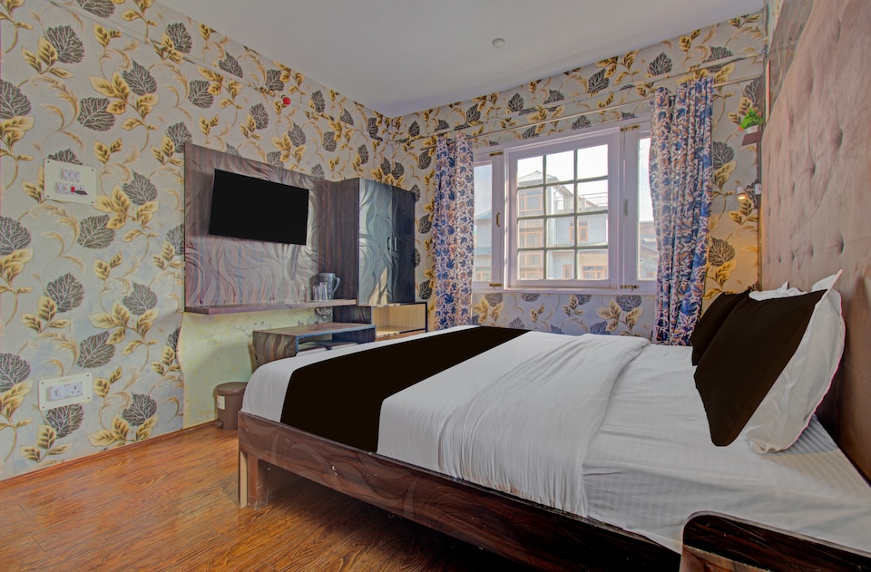 Collection O Kursoo Rajbagh Formerly Mid Valley Residency, Rajbagh, Srinagar