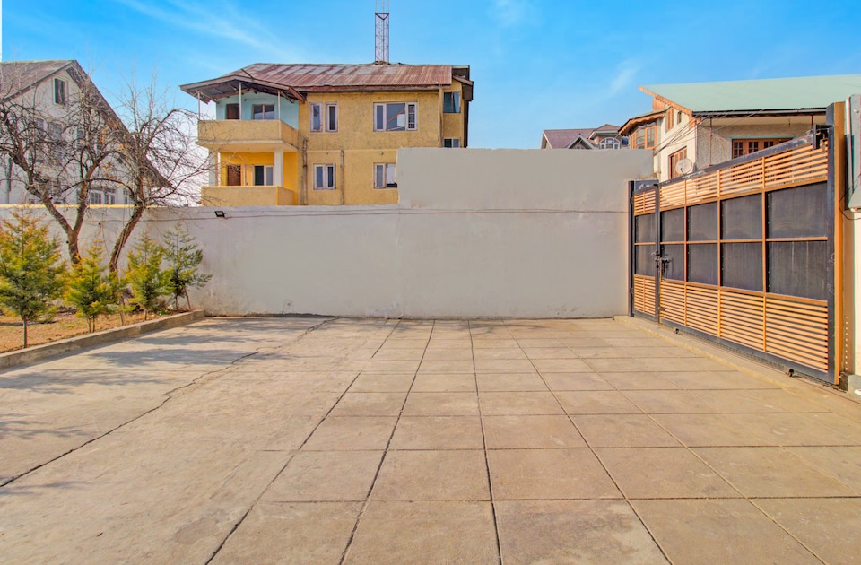 Collection O Kursoo Rajbagh Formerly Mid Valley Residency, Rajbagh, Srinagar