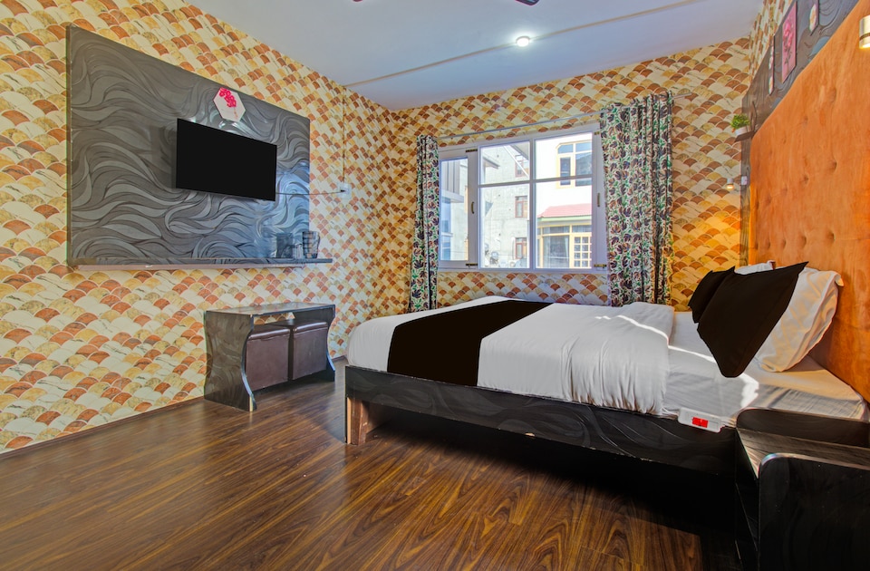 Collection O Kursoo Rajbagh Formerly Mid Valley Residency, Rajbagh, Srinagar