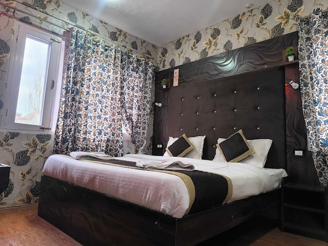 Collection O Kursoo Rajbagh Formerly Mid Valley Residency