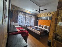 Collection O Kursoo Rajbagh Formerly Mid Valley Residency