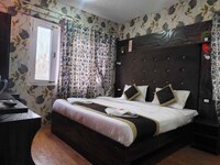 Collection O Kursoo Rajbagh Formerly Mid Valley Residency