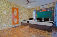 Collection O Kursoo Rajbagh Formerly Mid Valley Residency