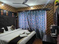 Collection O Kursoo Rajbagh Formerly Mid Valley Residency