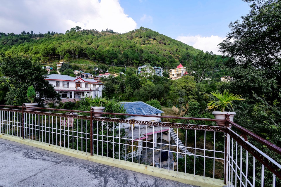 OYO Home 13409 Cozy Stay, Dharamshala, Dharamshala