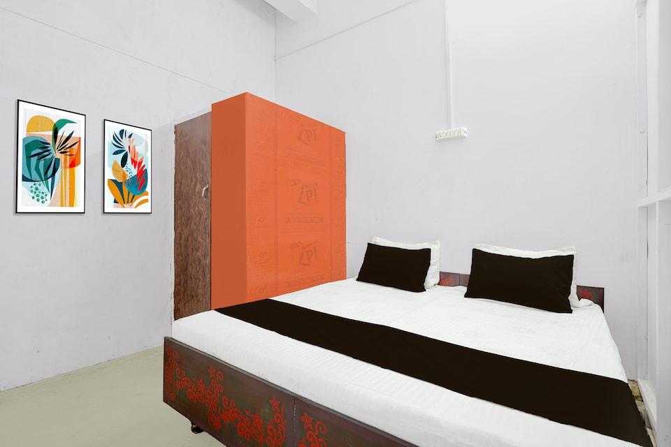 SPOT ON Milan Hotel, Hathras, Hathras