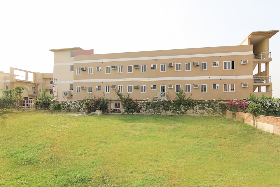 Capital O 13418 Maple Delite, Airport Lucknow, Lucknow