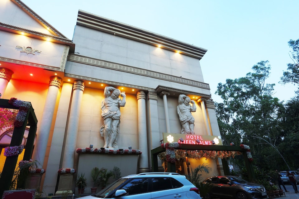 Capital O Green Palms Near Jhilmil Metro Station, Anand Vihar Delhi, Delhi