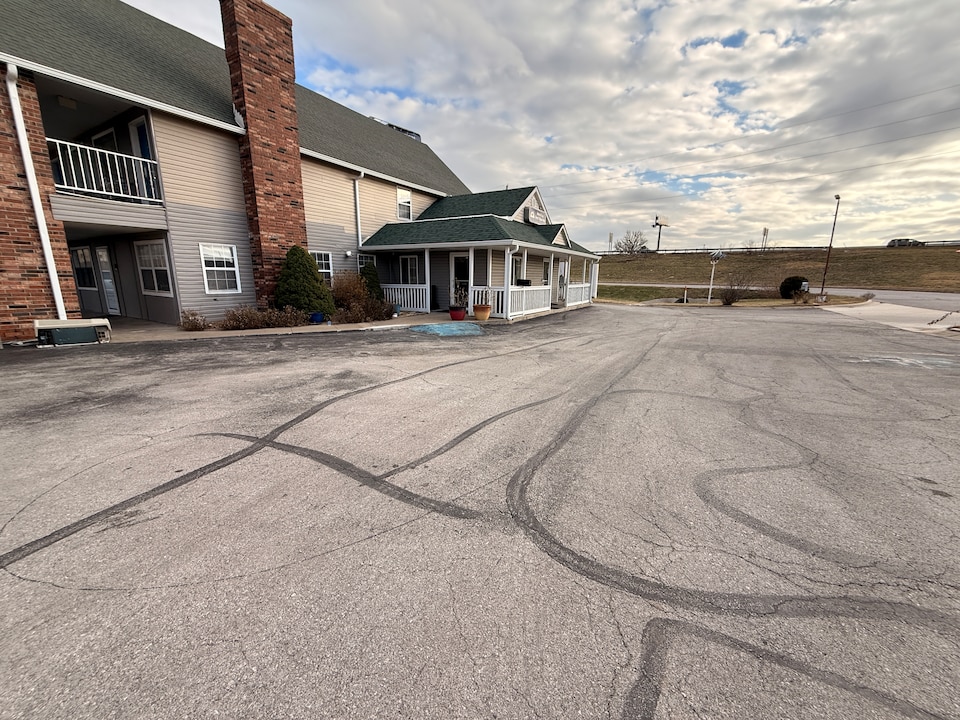 Residential Suites Blue Springs by Hotel O I 70, Grain Valley, MO, Grain Valley, MO