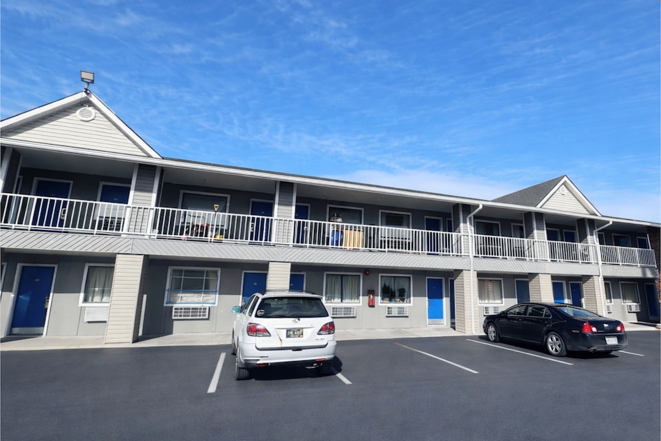 Residential Suites Blue Springs by Hotel O I 70, Grain Valley, MO, Grain Valley, MO