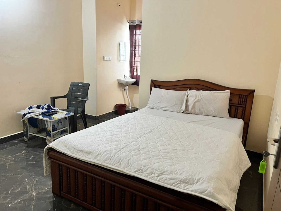 Hotel O Saritha Lodge, Tumkur Road, Bangalore