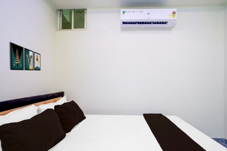 Townhouse Gauhati University Formerly The Silver Stone, ISBT Guwahati, Guwahati