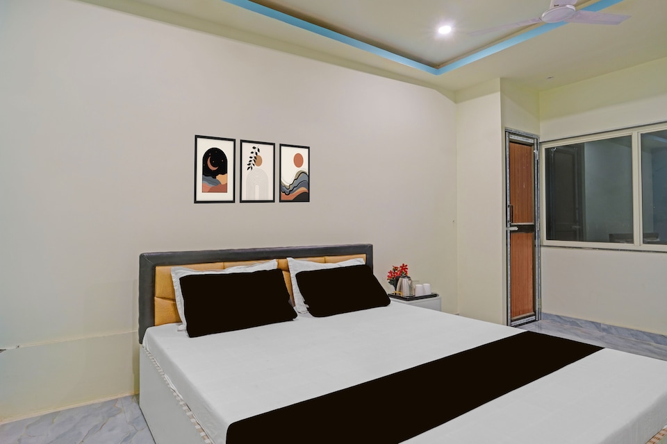 Super Townhouse Gauhati University Formerly The Silver Stone, ISBT Guwahati, Guwahati