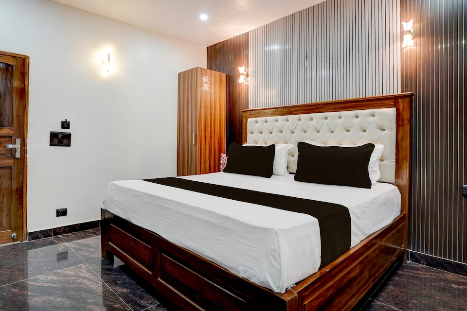 Hotel O Four Season Hotel & Banquet, Dwarka Delhi, Delhi