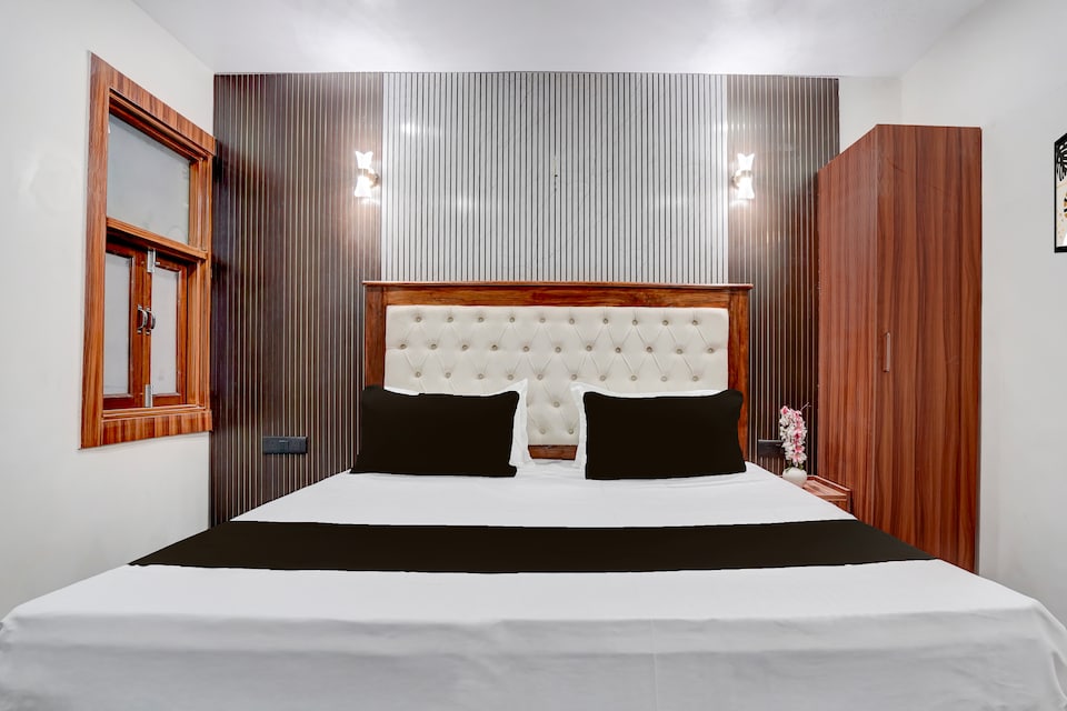 Hotel O Four Season Hotel & Banquet, Dwarka Delhi, Delhi