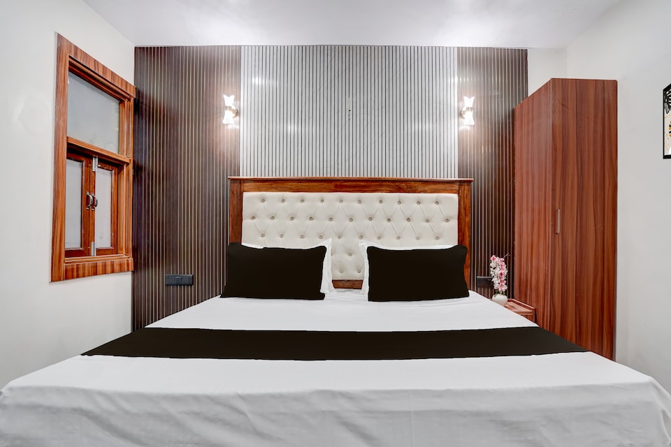 Hotel O Four Season Hotel & Banquet, Dwarka Delhi, Delhi