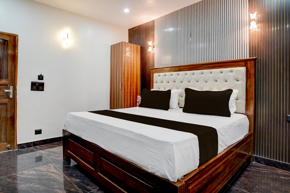 Hotel O Four Season Hotel & Banquet, Dwarka Delhi, Delhi