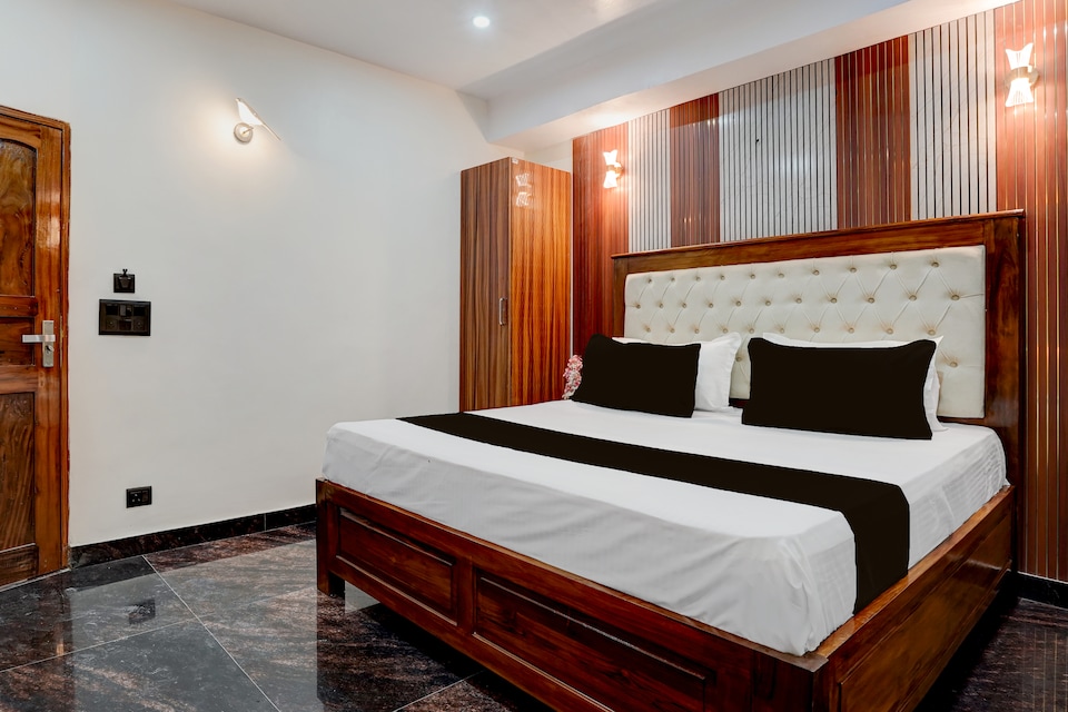 Hotel O Four Season Hotel & Banquet, Dwarka Delhi, Delhi