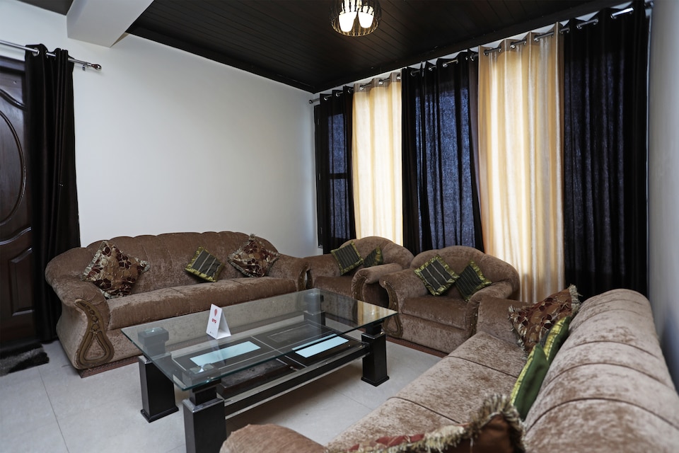 OYO Home 13427 Luxury 3BHK, Picture palace Mussoorie, Mussoorie