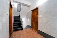 Super Townhouse Coimbatore International Airport Formerly MK Elegance Inn