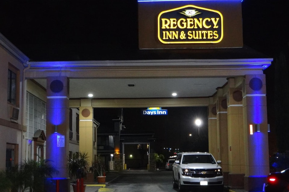 Regency Inn & Suites Houston East I 10, Houston Central TX, Houston