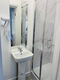 OYO Dorset House At Upton Park