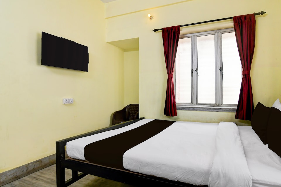 Hotel O Crown Guest House , Ruby Hospital Kolkata, Kolkata