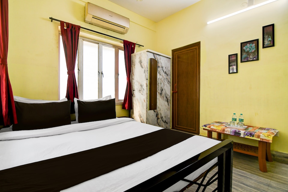 Hotel O Crown Guest House , Ruby Hospital Kolkata, Kolkata
