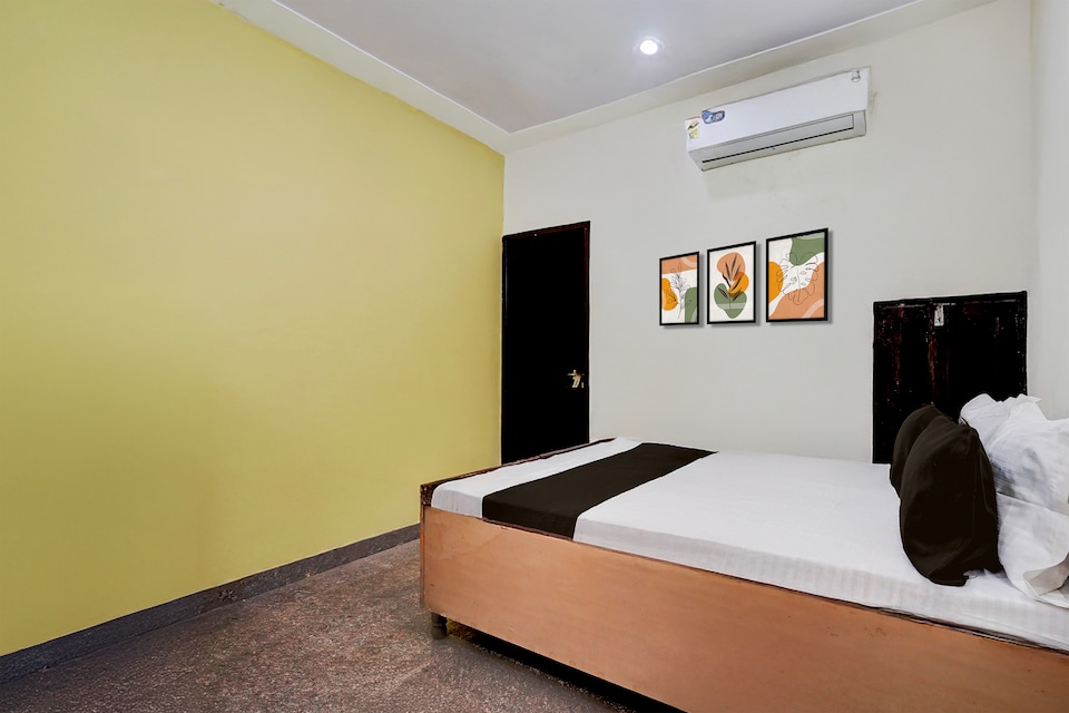 Hotel O FRIENDS GUEST HOUSE, Old Gurgaon, Gurgaon