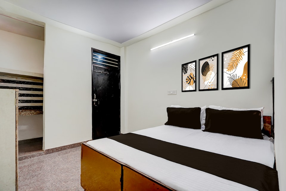 Hotel O FRIENDS GUEST HOUSE, Old Gurgaon, Gurgaon