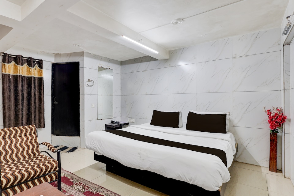 Hotel O Vatsalya, Dhebar Road, Rajkot