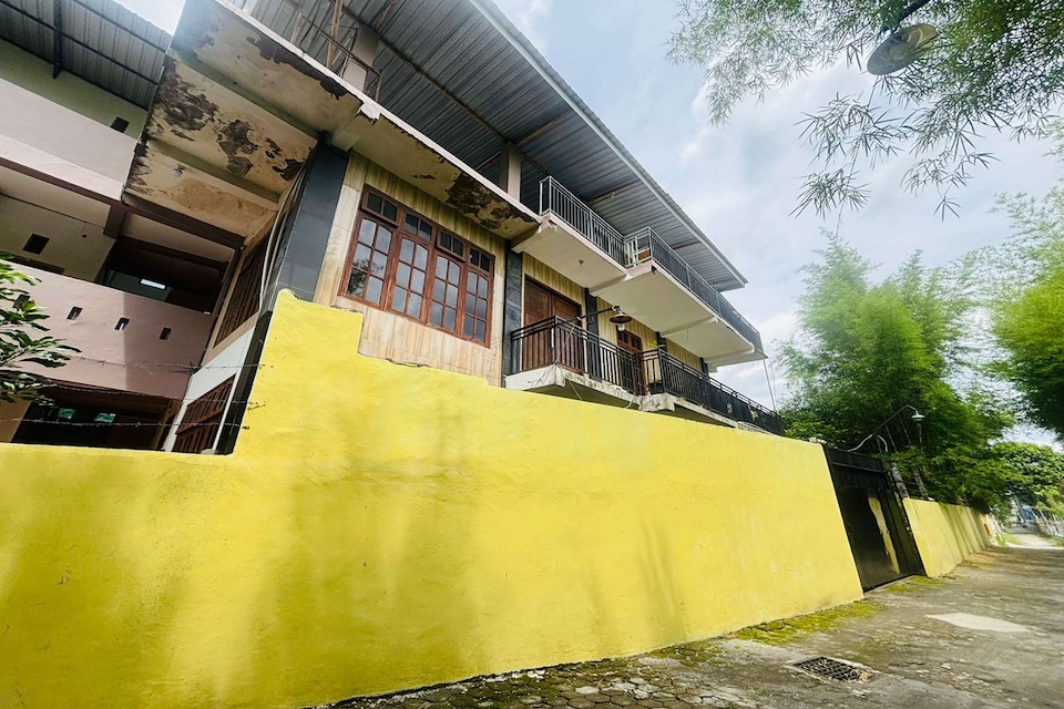 OYO 95097 Griya Asri Guest House, Condongcatur, Yogyakarta