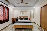 Super Townhouse IT Chennai Formerly Radha Jayam Residency