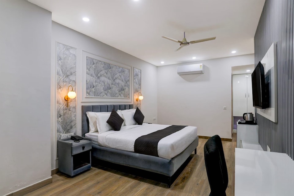  Townhouse Oak Sector 18 Metro Station Formerly Raasha Inn , Noida City, Noida