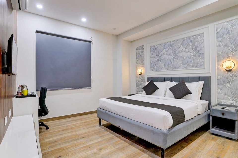  Townhouse Oak Sector 18 Metro Station Formerly Raasha Inn , Noida City, Noida